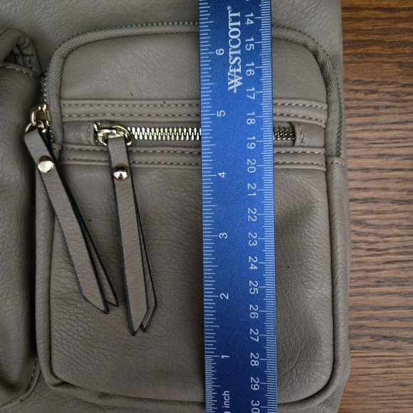 Beige / Stone Crossbody Multi-Pocket Bag | Adjustable Strap Everyday Neutral - Picture 5 of 12